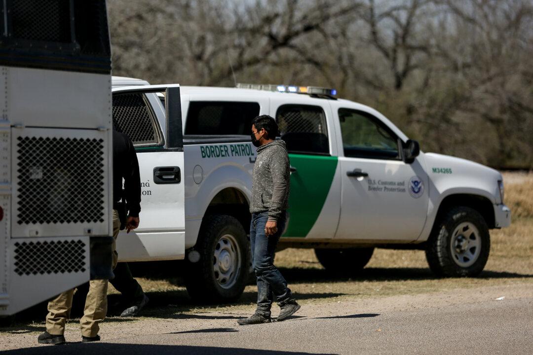 White House Won’t Tell Officials How Many Illegal Immigrants Entering Texas Have COVID-19: Gov. Abbott