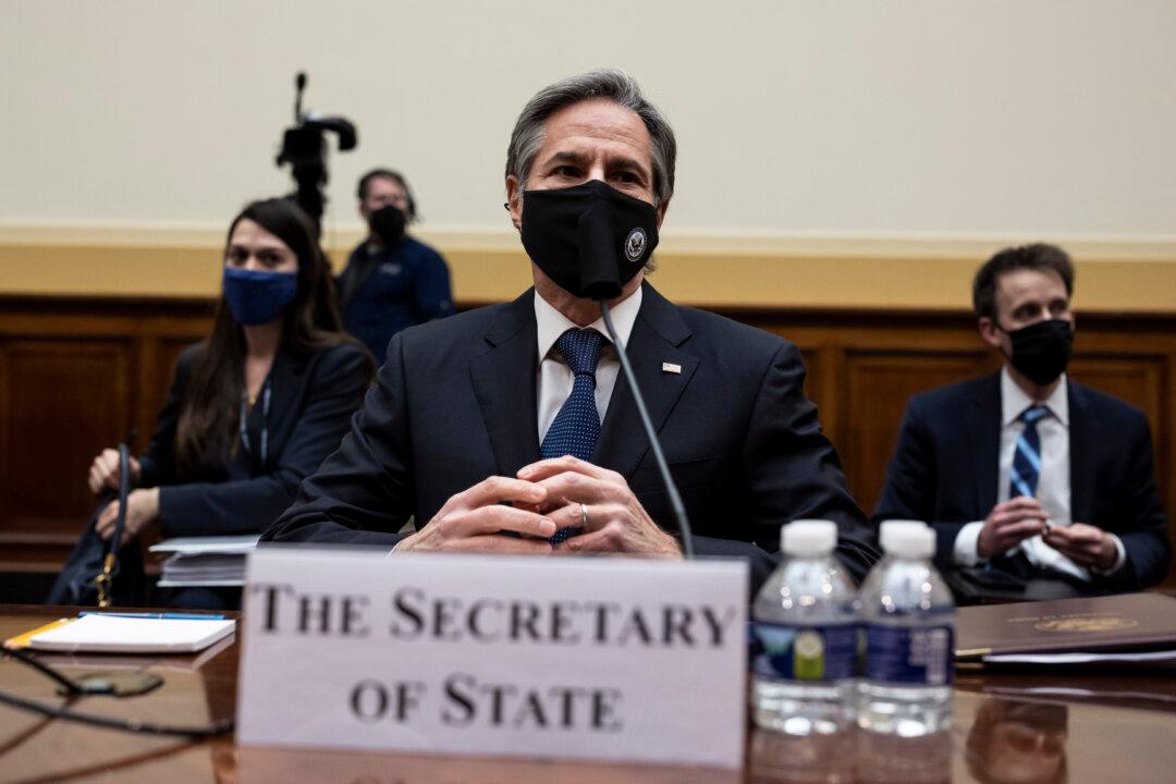 Blinken Says ‘No Concessions Whatsoever’ to Beijing Ahead of Meeting With Top Chinese Officials