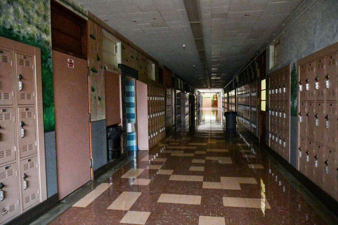 Los Angeles Parents Sue School District, Ask for Immediate Full Reopening