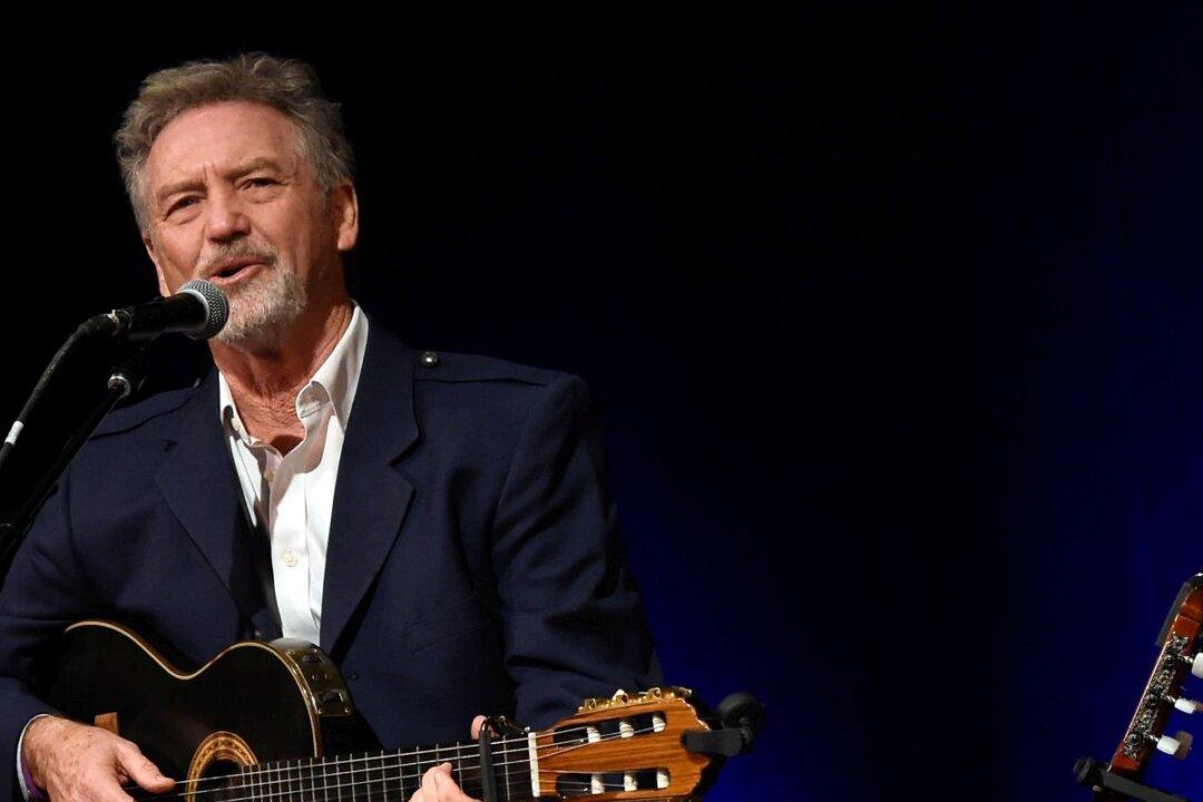 Country Star Larry Gatlin Tests Positive for COVID-19 After Getting 2nd Moderna Vaccine Dose