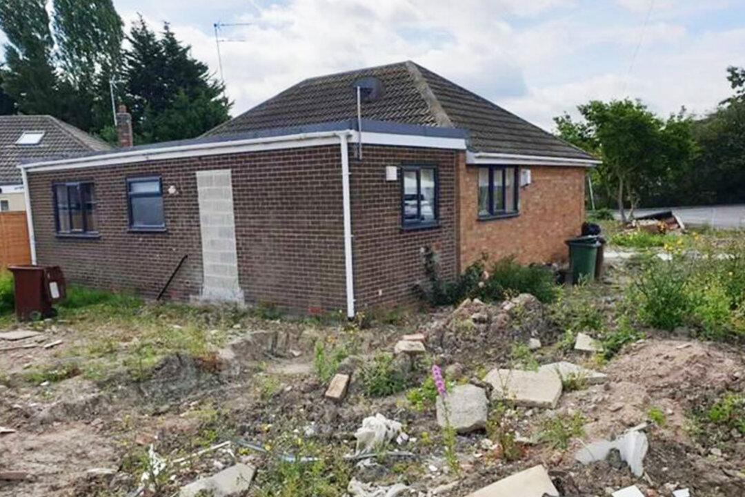 Firefighter Renovates 1950s Bungalow Into Luxury Home, Shares Insider Tips