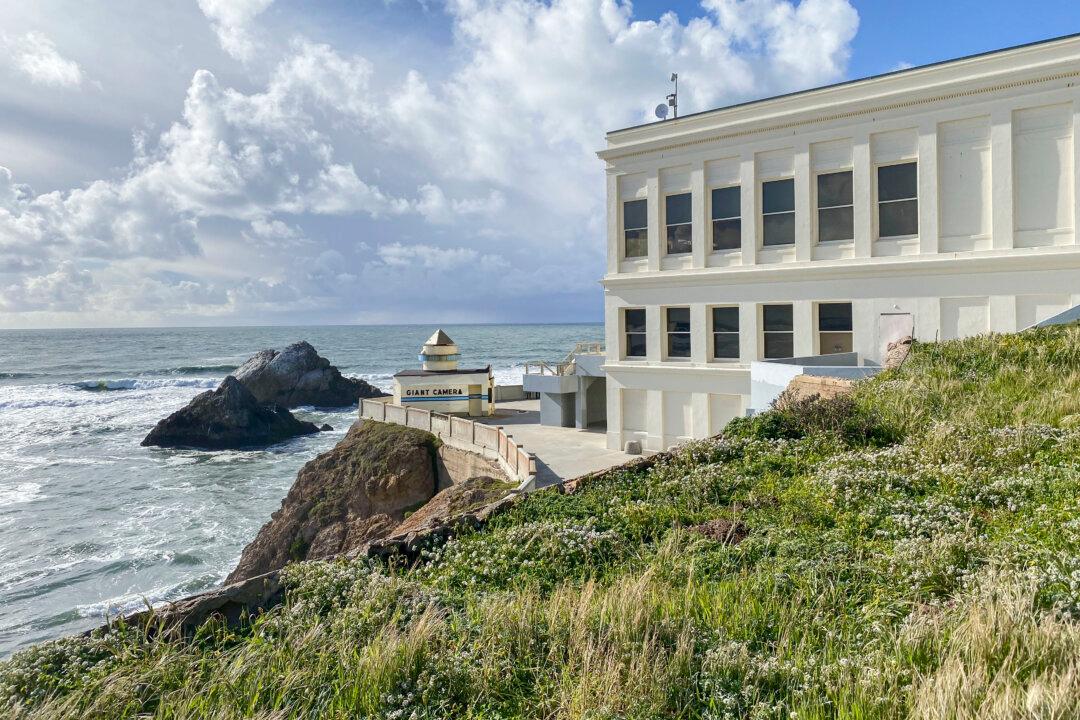 Shuttered Cliff House Restaurant Auctions Inventory, Memorabilia