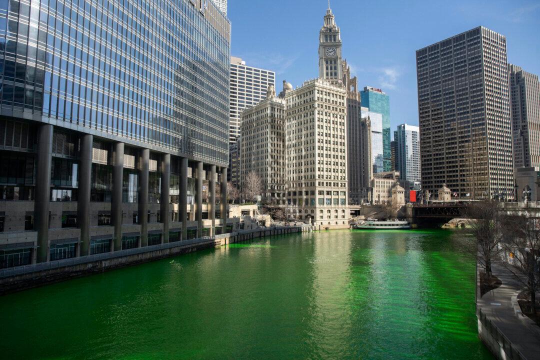 Chicago River Dyed Green in Surprise Move by City’s Mayor