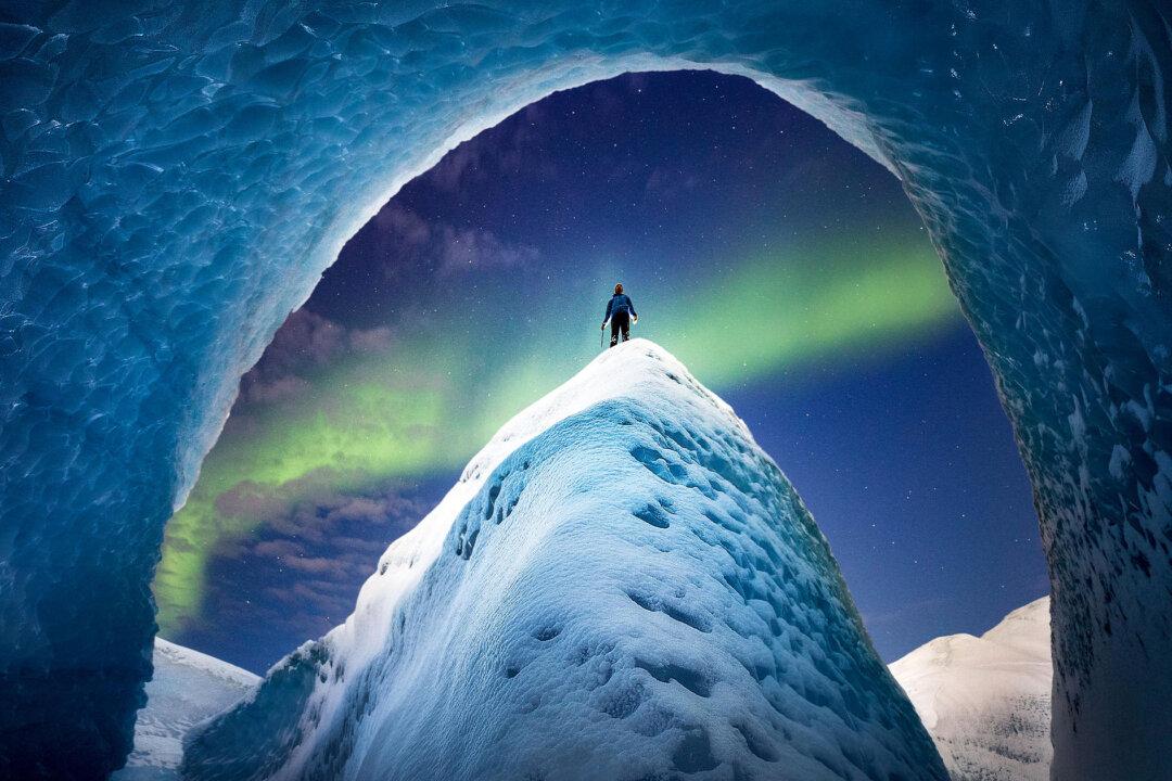 Traveler Takes Epic Self-Portraits From 7 Continents at Some of the World’s Most Spectacular Places