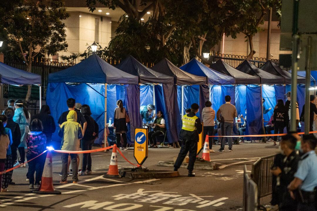 Hong Kong Orders Compulsory COVID-19 Testing After Gym Cluster Hits Financial Community