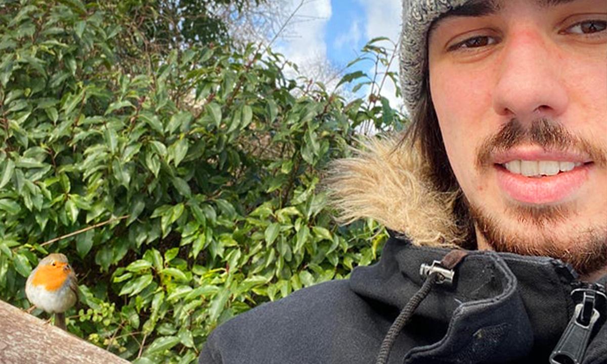 Tiny Robin Meets Health Worker for Lunch Every Single Day for Over a Year: ‘It’s Crackers!’