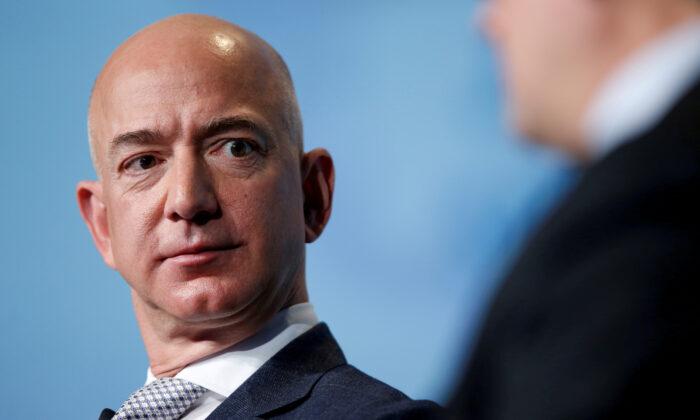 Amazon’s Bezos Says He’s Moving to Miami From Seattle