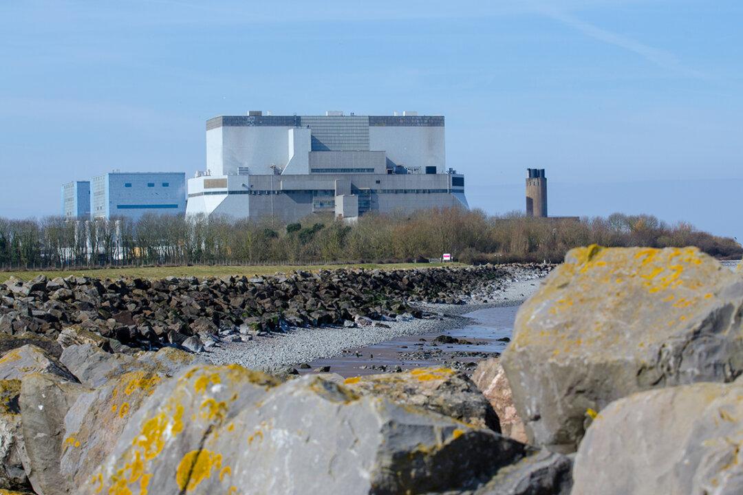 UK to Allow Hinkley Reactors Where Cracks Found to Restart