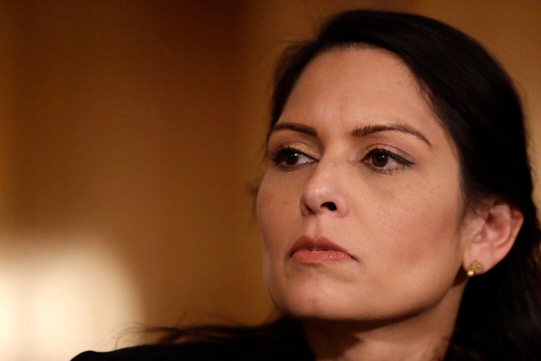 UK Home Secretary Rejects Call for Visa Waiver for Fleeing Ukrainians