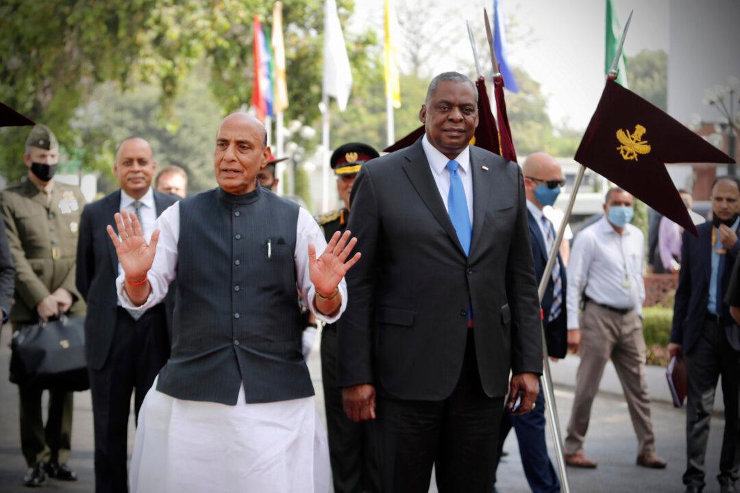 Pentagon Chief Hints at Sanctions If India Buys Russian Missile System