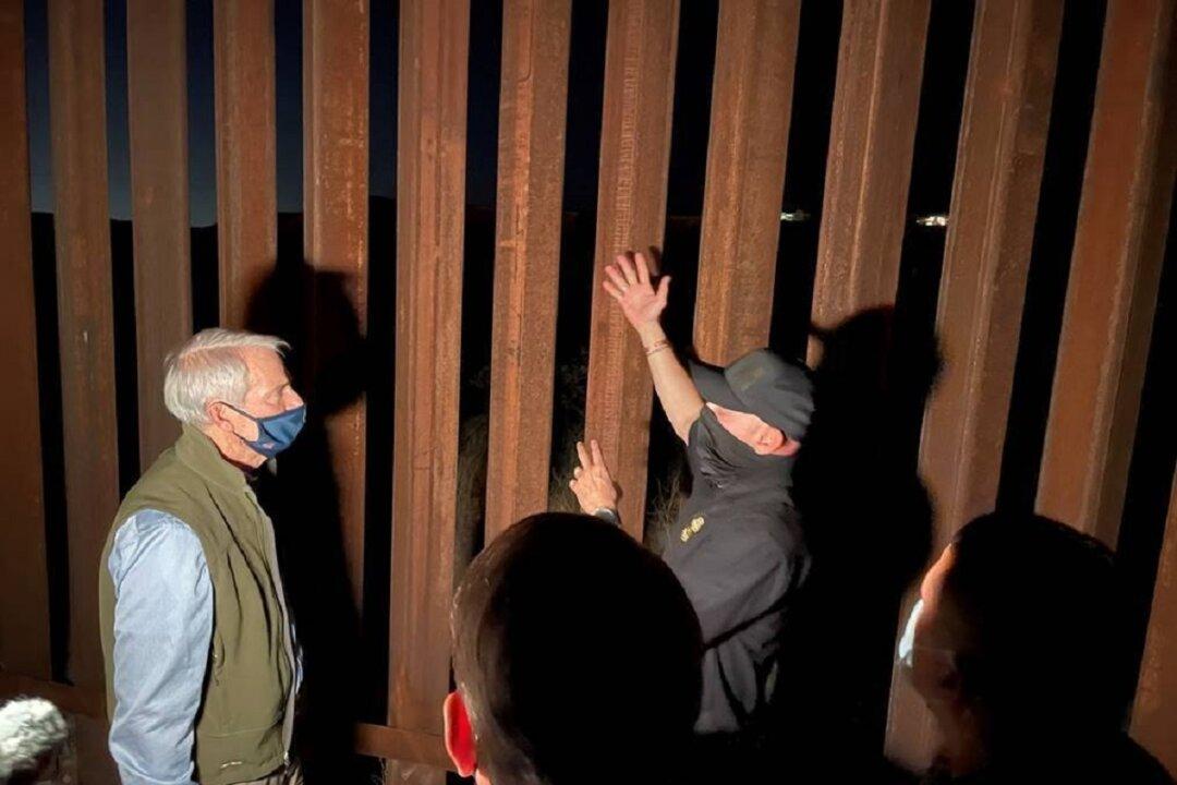 ‘Alarming:’ Senators Visit Border, See Surge in Illegal Immigrants Firsthand
