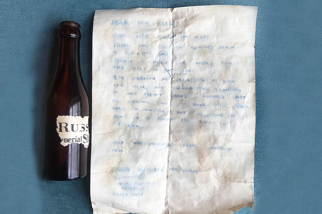 UK Students Find Message in a Bottle From 60 Years Ago After It Washes Up on Beach