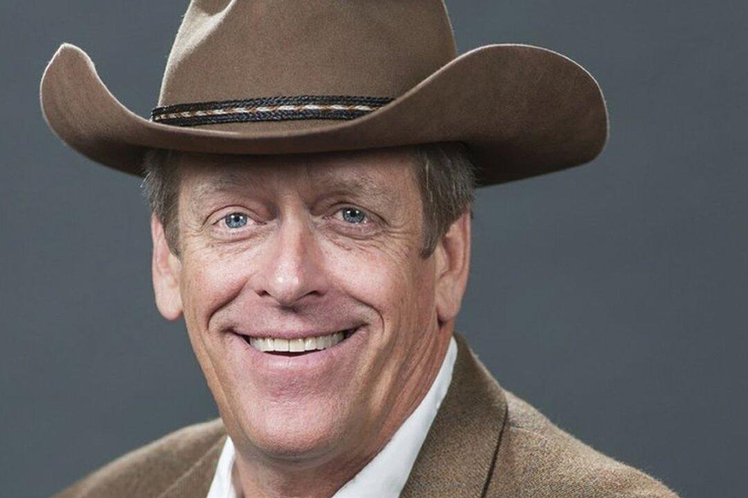 Texas Roadhouse CEO ‘Took His Own Life’ After COVID-19-Related Symptoms: Family