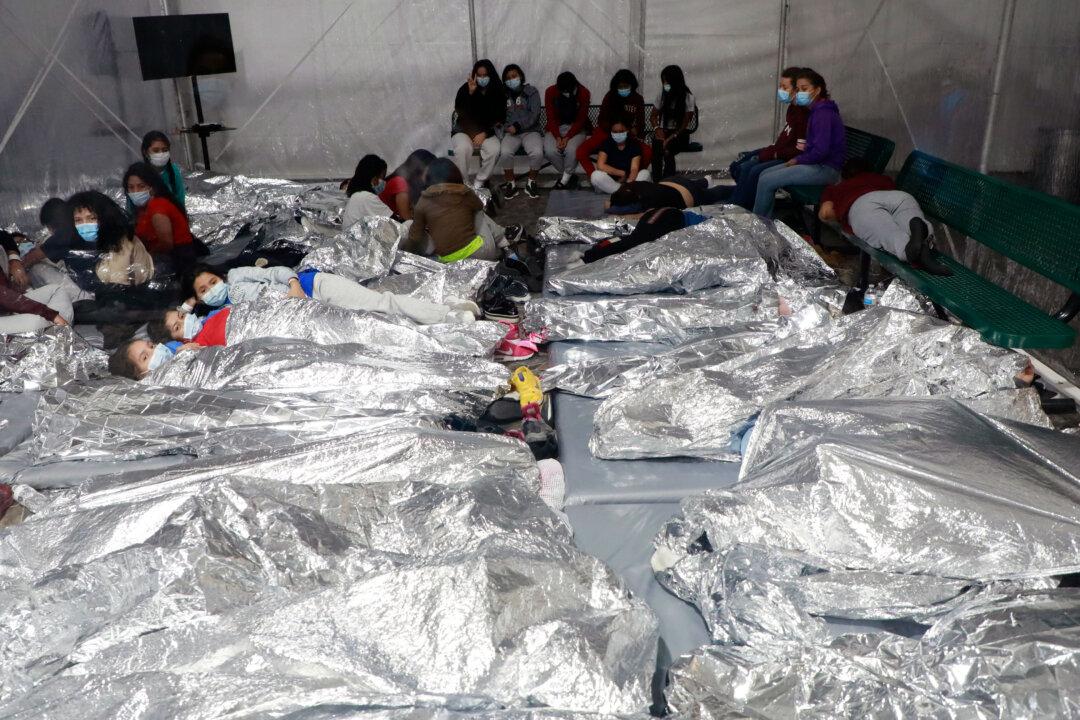 Biden Administration Seeks Federal Volunteers to Help at Border