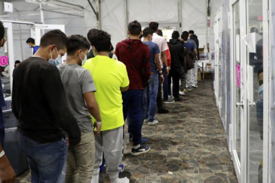 Cruz, 17 Senators to Visit Donna Overflow Facility on Friday Amid Surge in Illegal Immigration