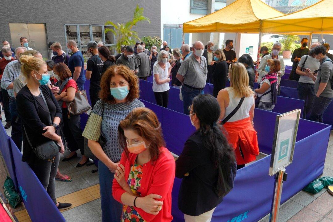 Hong Kong Halts Use of Pfizer Vaccine, Cites Defective Lids