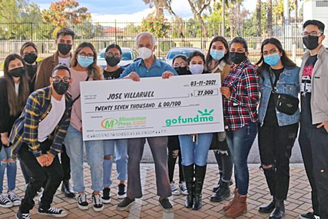 77-Year-Old Retired Teacher Living in His Car Gifted $27,000 by Former Students