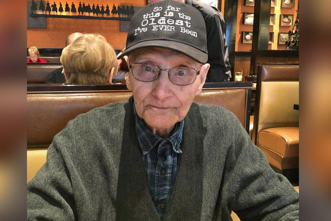 Family Eatery Rewards Loyal Army Veteran With 100 Meals for His 100th Birthday
