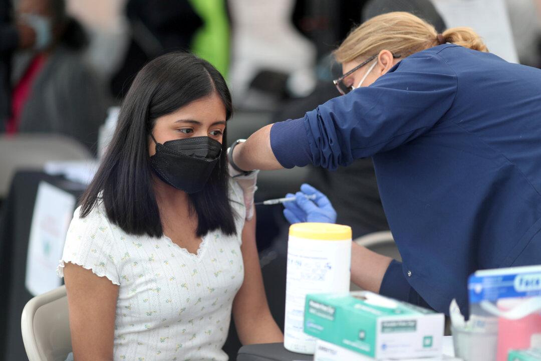 Los Angeles City Council Proposes COVID-19 Vaccination Passports for Restaurants, Theaters