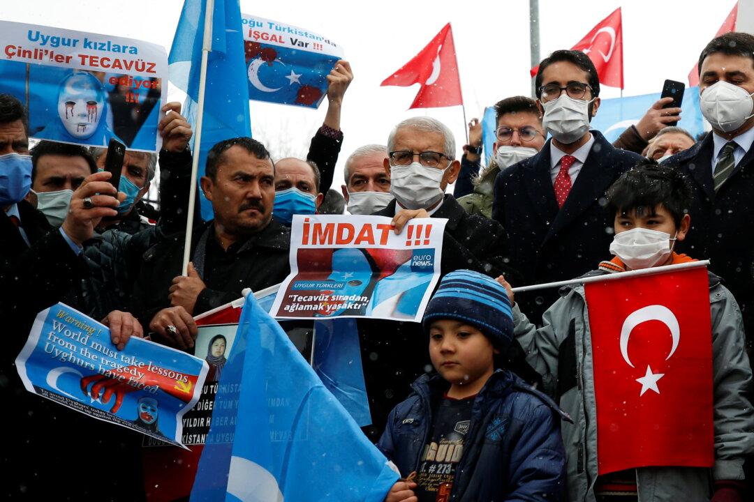 Uyghur Muslims in Turkey Protest Against Chinese Minister’s Visit