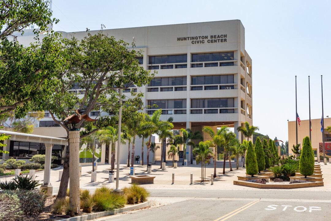 Huntington Beach Votes in New Mayor Pro Tem