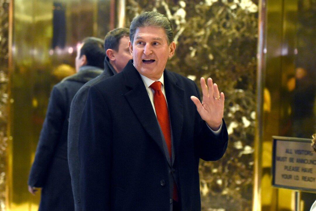 Manchin Opposes DC Statehood Bill, Says ‘Let the People of America Vote’