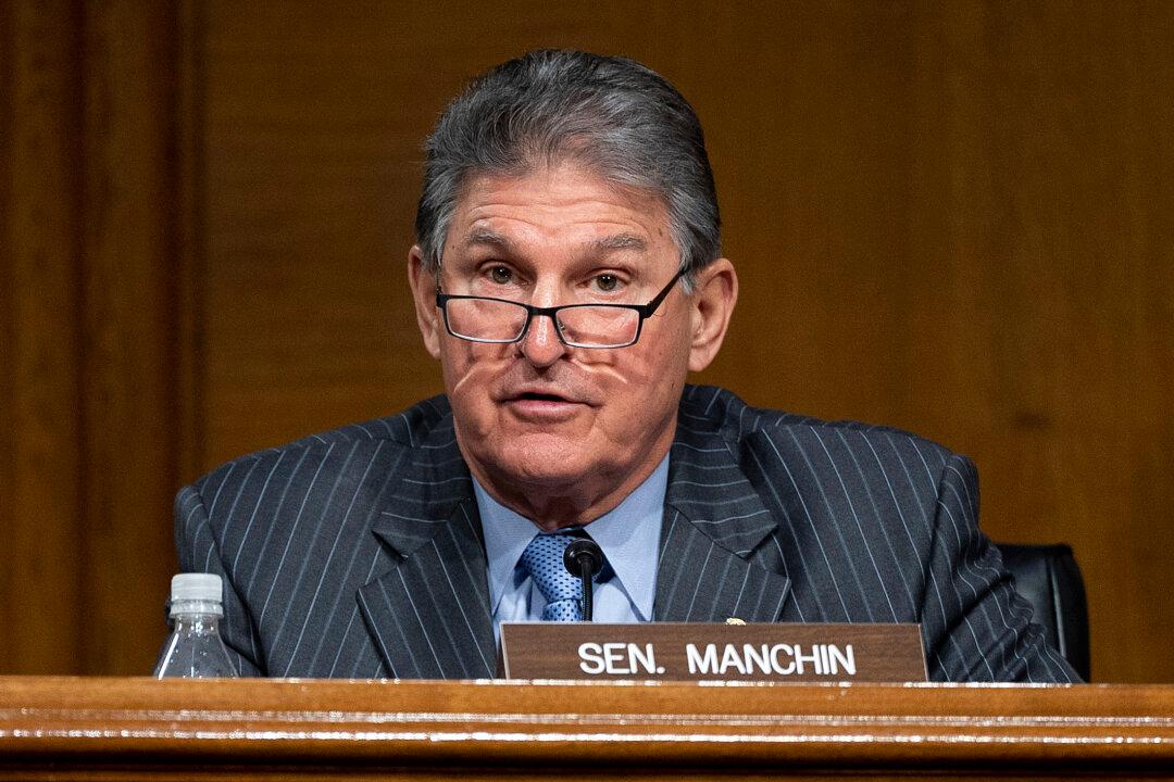 Manchin Visits Alberta to Discuss Energy