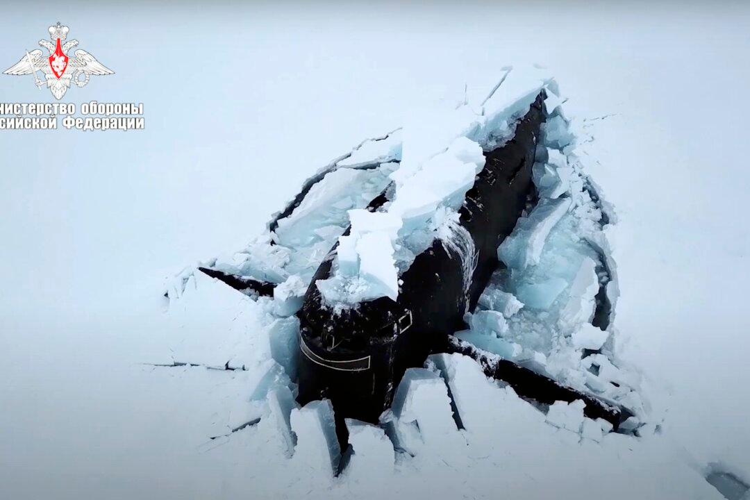 3 Russian Submarines Surface and Break Arctic Ice During Drills