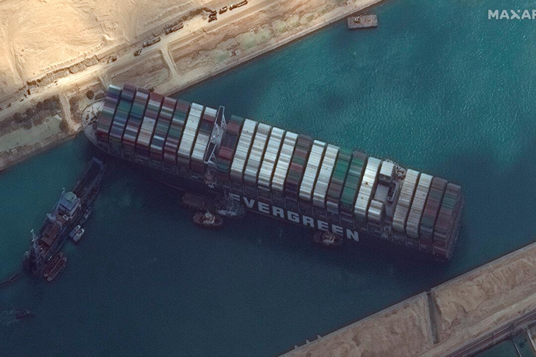 Plan Made to Refloat Ship Blocking Suez Canal Using Tide