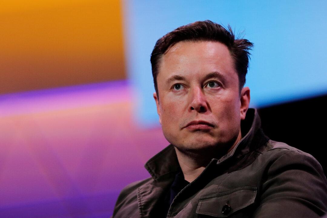 Elon Musk Gives Two Thumbs Down to Billionaire Tax Idea