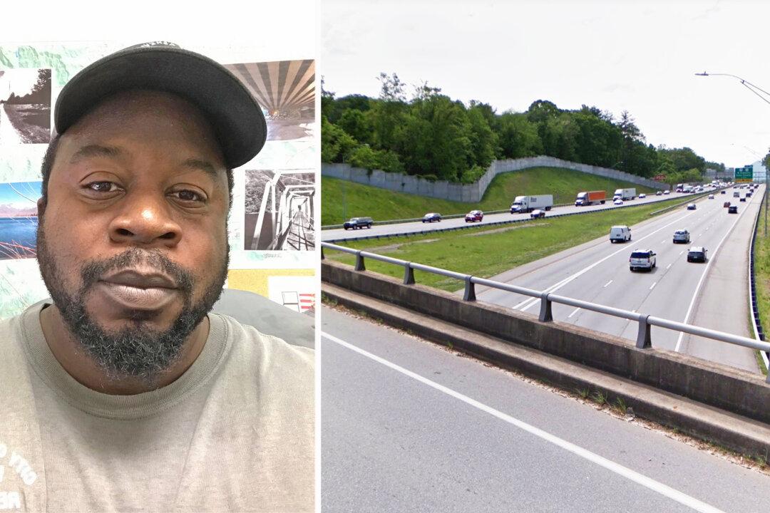 Passerby Talks Suicidal Man Down From Edge of Bridge: ‘I Wasn’t There to Judge Him’