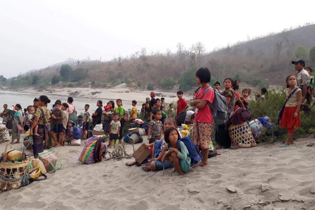 Thailand Denies Forcing Back Burma Refugees Blocked at Border
