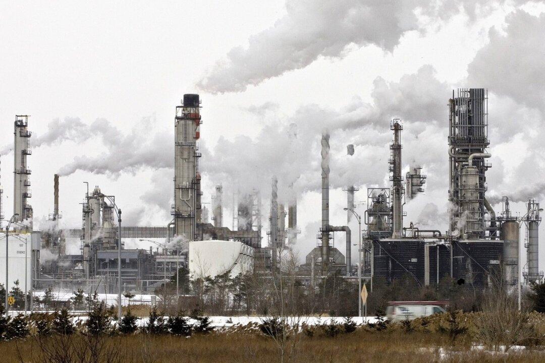 Carbon Tax Hike Shows High Cost of Federal Scheme vs Quebec’s