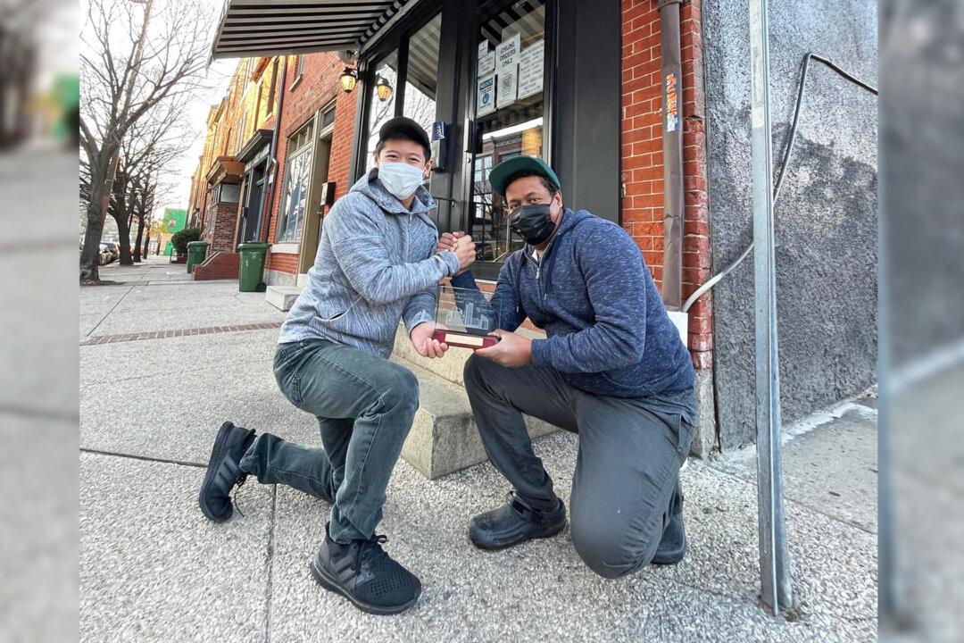 Restaurant Owners Make 6-Hour Trip to Cook Favorite Dish for Cancer-Stricken Customer