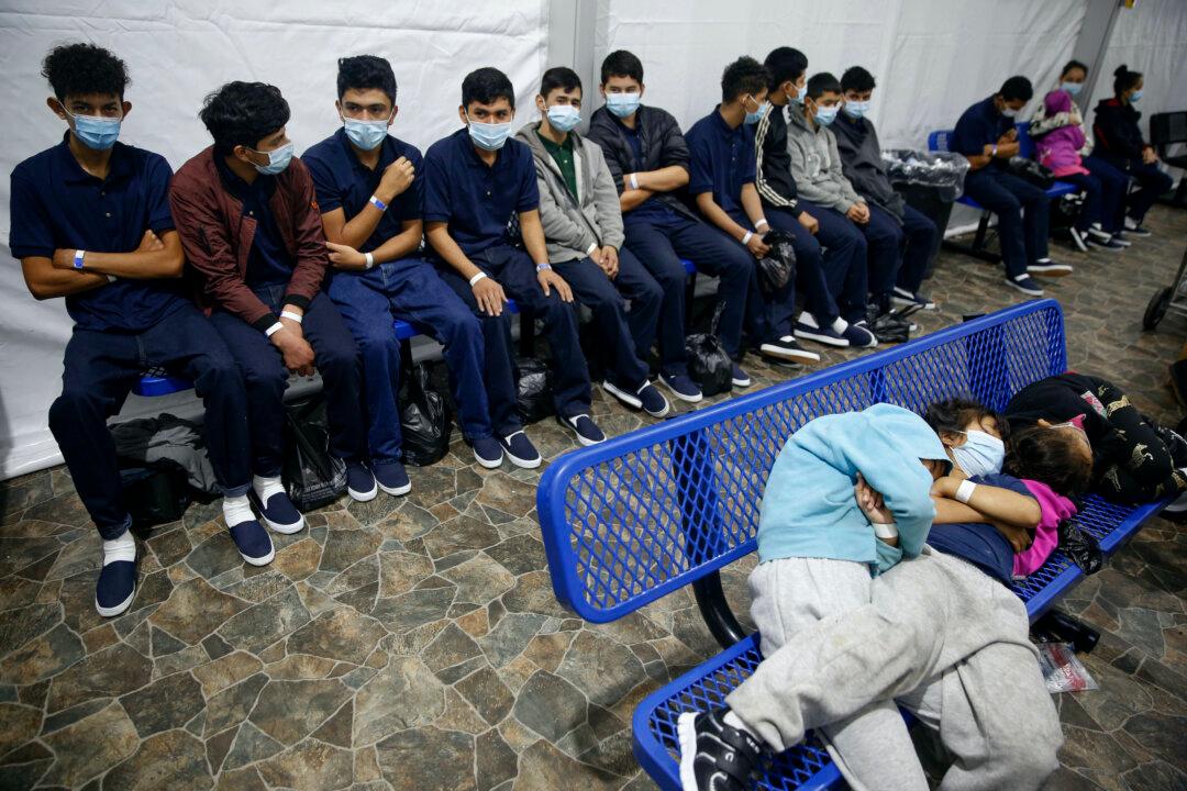 HHS Official Can’t Say When Hill Will be Briefed on Unaccompanied Children Program