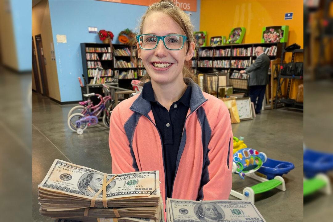 Goodwill Employee Finds $42,000 in Donated Sweaters, Gets Reward for Doing ‘The Right Thing’