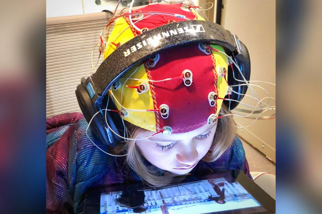 Mom Thinks Her Little Girl Just ‘Needs Glasses’–then Doctor Gives Shocking News: ’It’s Fatal’