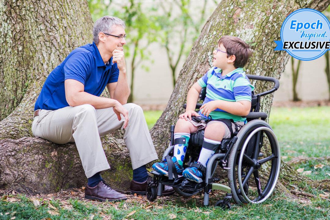 Dad of Miracle Son With Spina Bifida Inspired to Face Life’s ‘Greatest Fear’ With Faith: Video