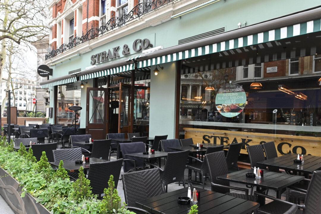 Every Customer to Sign in When Outdoor Hospitality Reopens in England