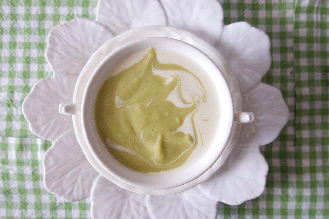 2-Tone Cream of Asparagus Soup