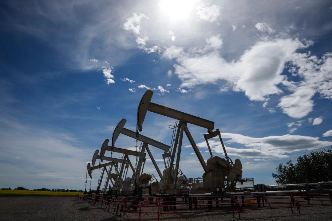 Three-Quarters of Canadian Energy Workers Could Lose Jobs Due to Green Transition: Report