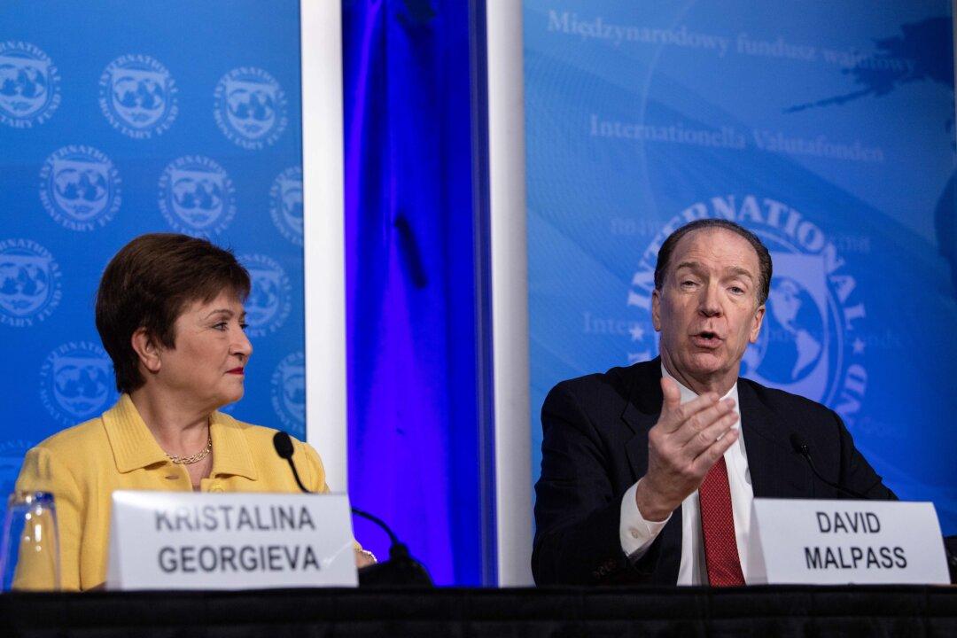 IMF, World Bank Chiefs Issue Dire Warnings on Recession, Inflation