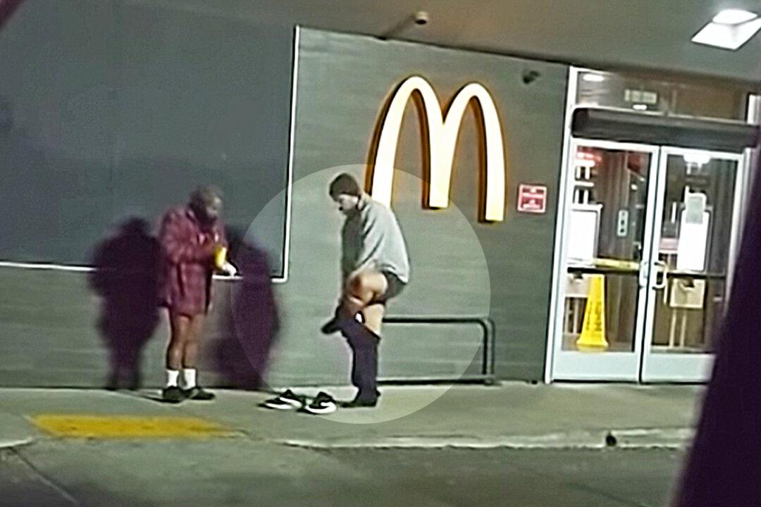 Man Removes His Sweatpants, Gifts Them to Homeless Man Shivering on a Cold Night: Video