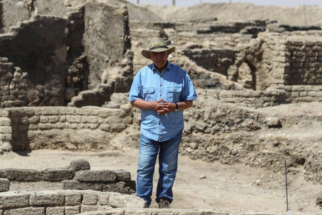 Famed Egyptian Archaeologist Reveals Details of Ancient City