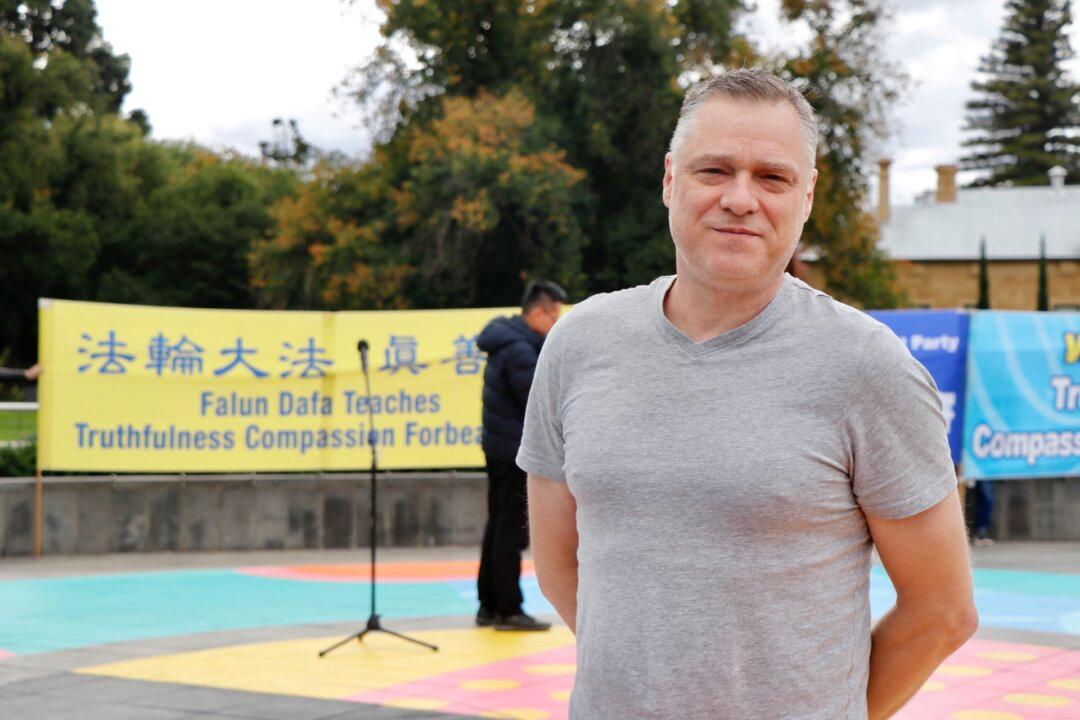‘They’re Here for Freedom’: Australian Councillor Praises Falun Dafa Practitioners for Their Courage