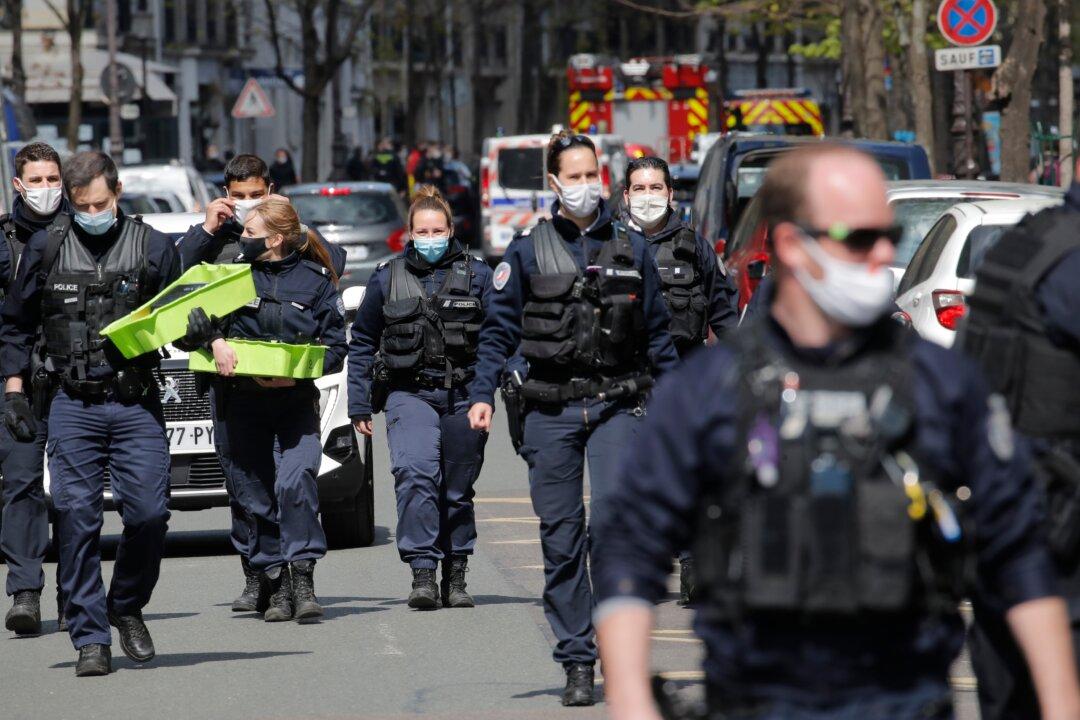 Paris Police Hunt for Gunman Who Killed Person Near Hospital