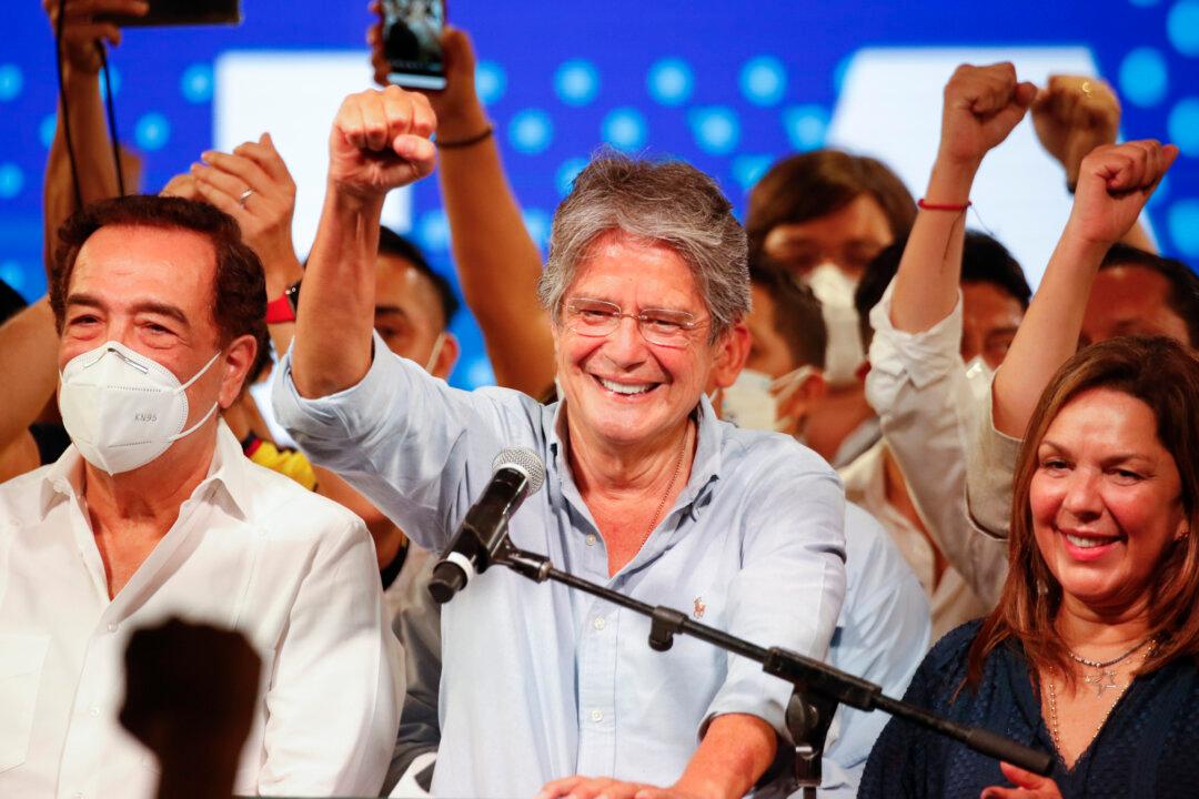 Ecuador Picks Conservative for President; Peru Sets Runoff