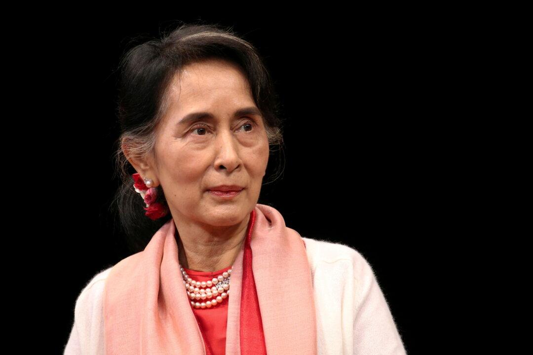 Burma’s Suu Kyi Asks Court to Let Her Meet Lawyers, Activists Urge New Year Defiance