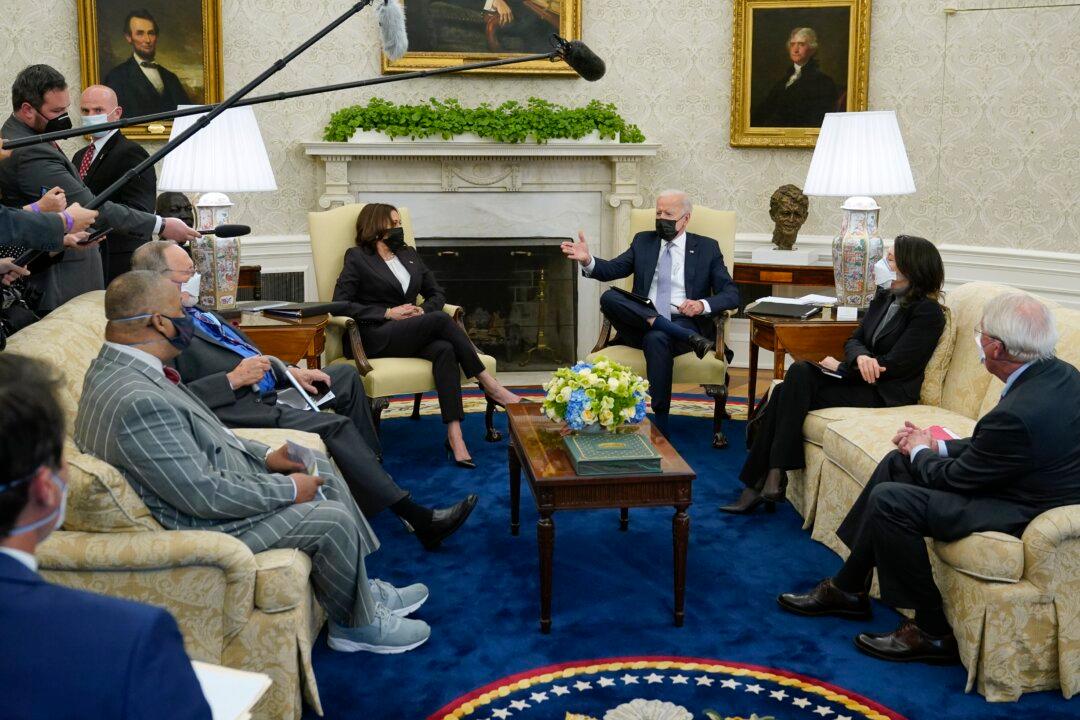 Republicans ‘Cautiously Optimistic’ After Biden-Led Bipartisan Meeting on Infrastructure