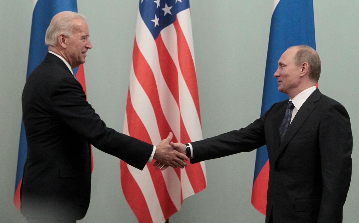 Biden Administration Expels Russian Diplomats, Imposes New Sanctions